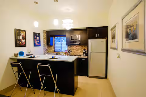 Cozy apartment Downtown with 1 bedroom, A/C system and WiFi. - Image 4