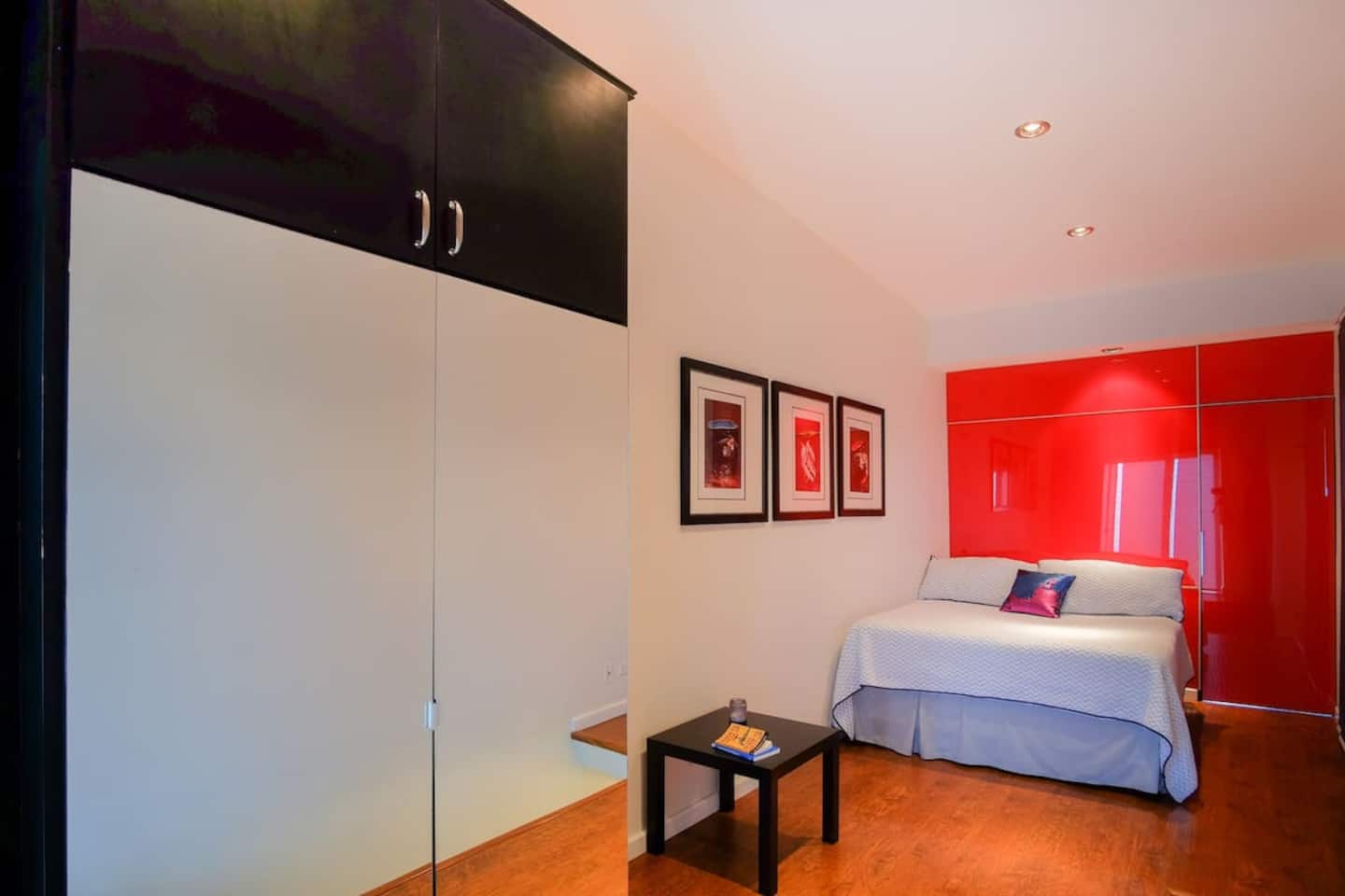 Lovely and Cozy Apartment in Downtown  - Image 3