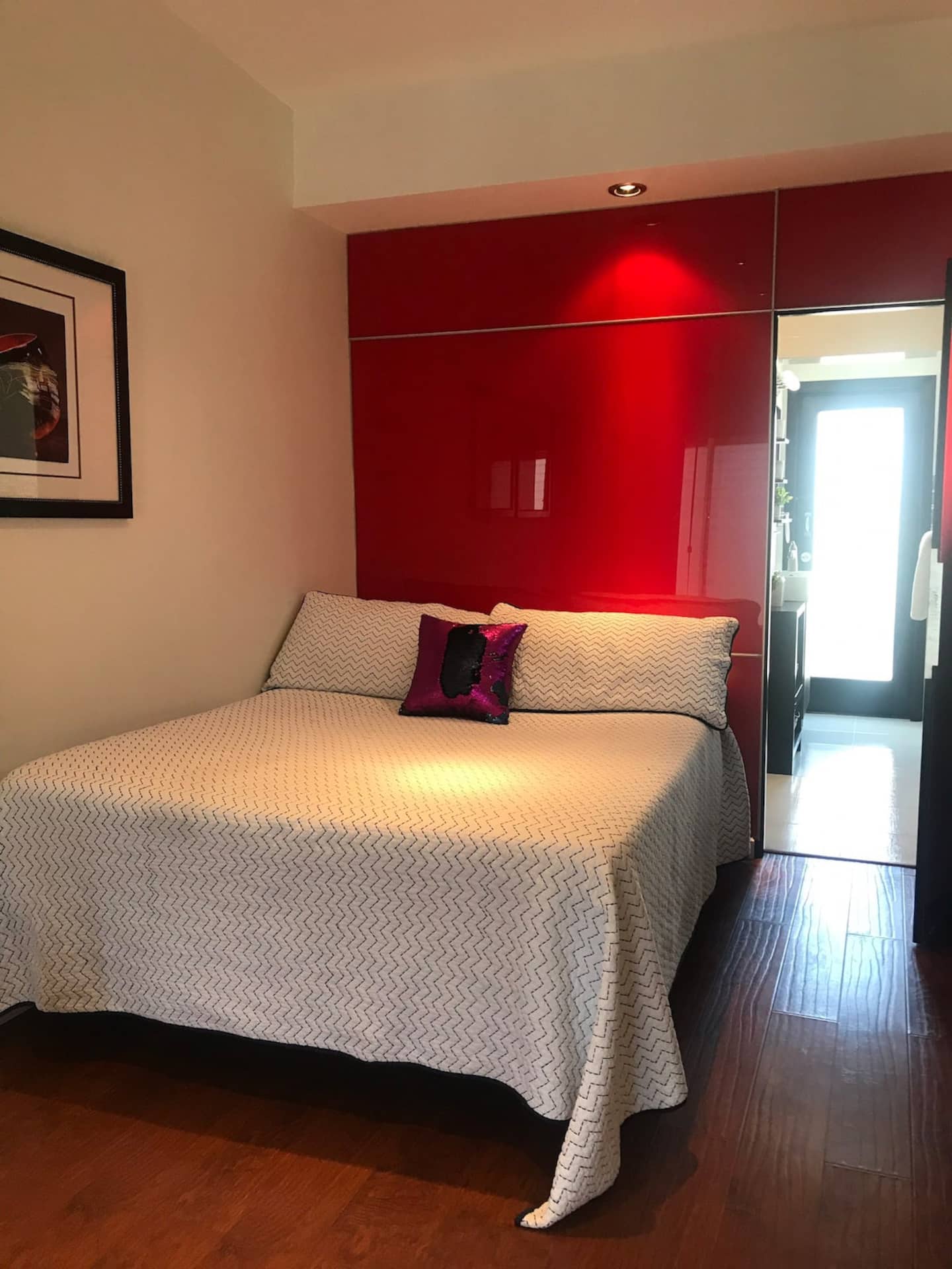 Lovely and Cozy Apartment in Downtown  - Image 4