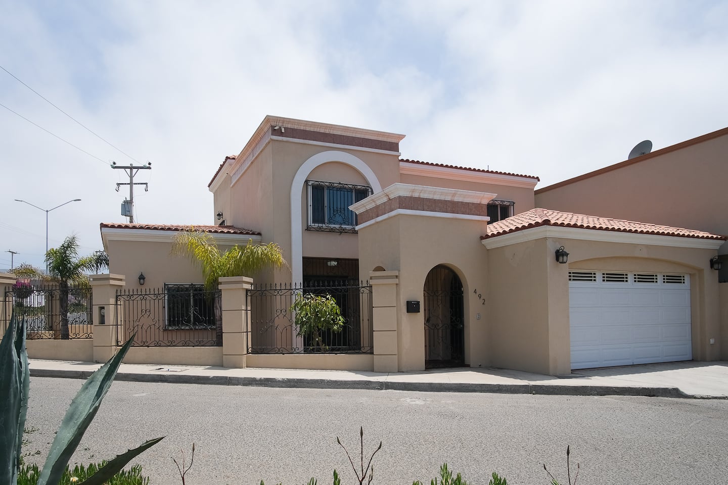 Beautiful 4-BR Residential Home w/Garage