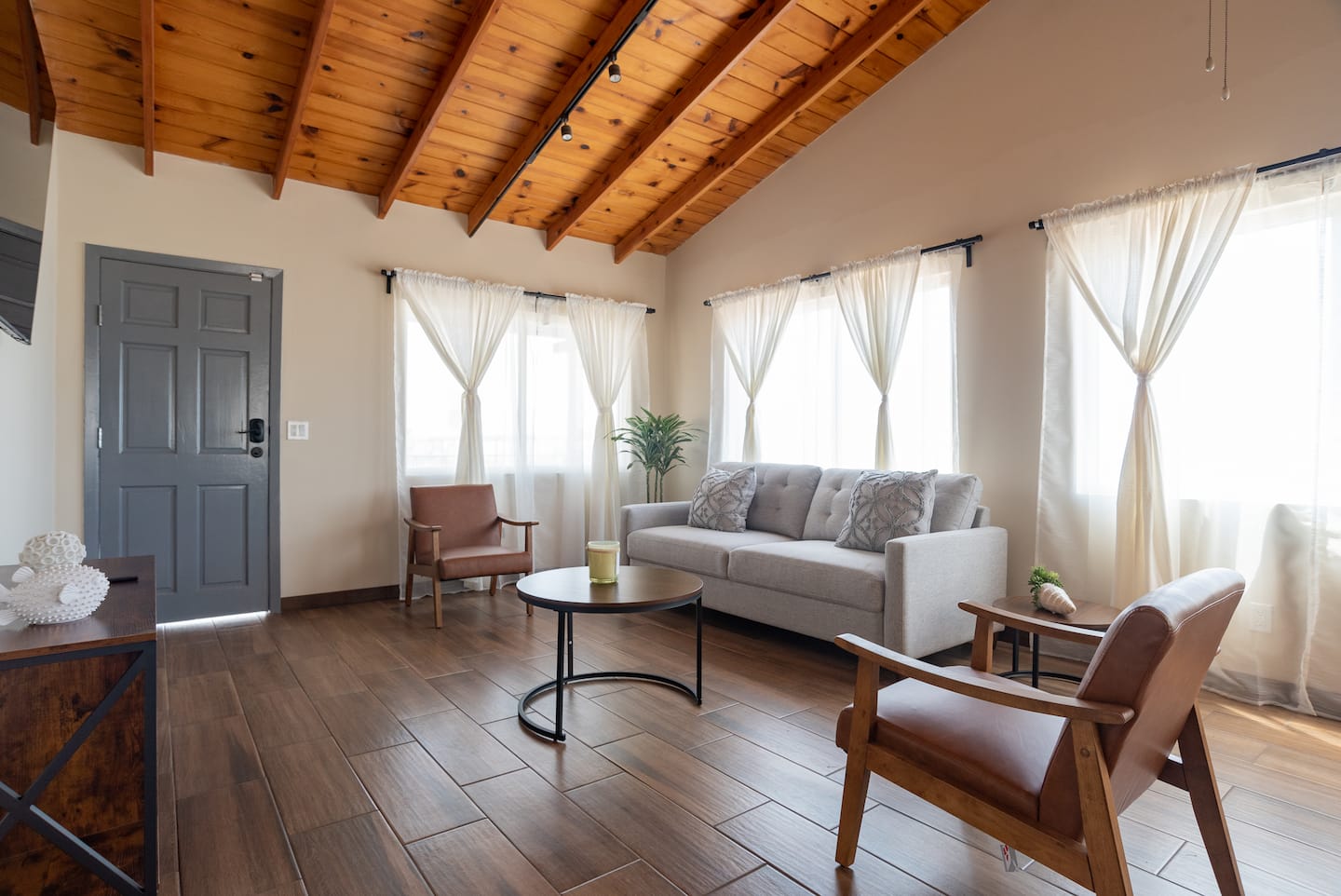 NEW! Casa Marea Beach Front House DT 2BR, WiFi & A