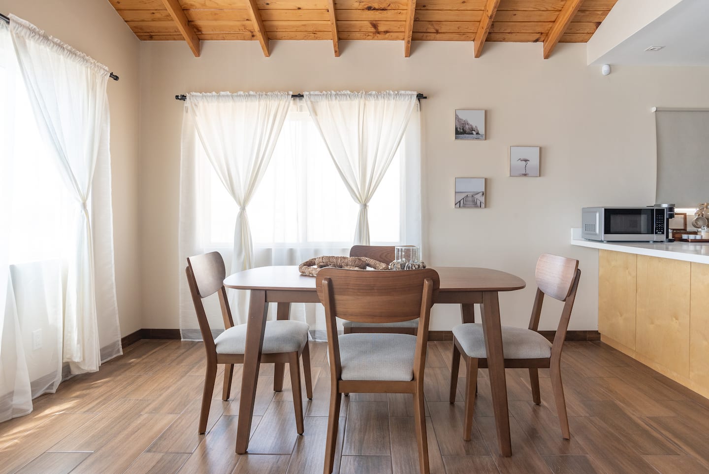 NEW! Casa Marea Beach Front House DT 2BR, WiFi & A - Image 4