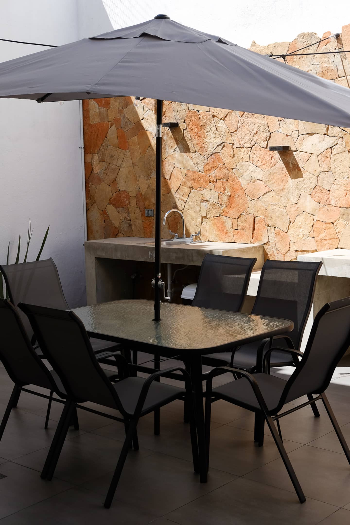 Modern House with Jacuzzi & Grill 3BR - Image 5