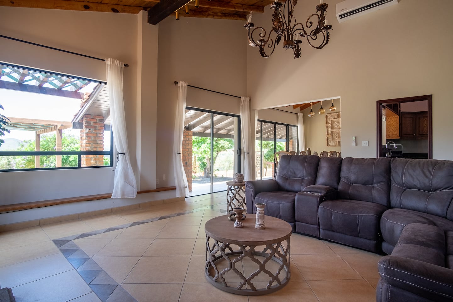 Beautiful Home at Valle de Gpe Jacuzzi AC & Wifi - Image 5