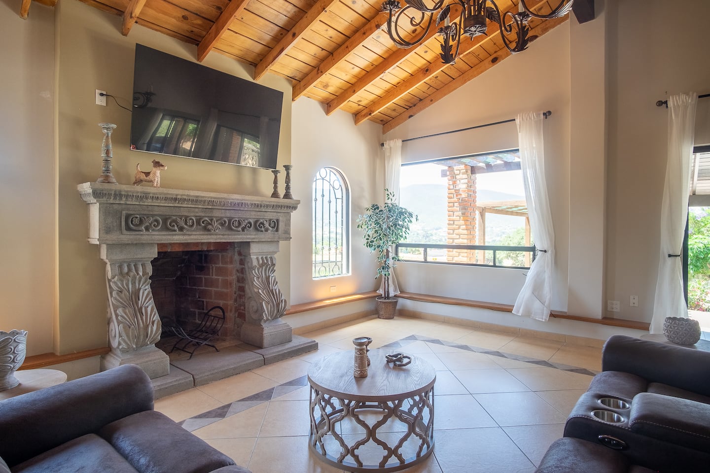 Beautiful Home at Valle de Gpe Jacuzzi AC & Wifi - Image 2